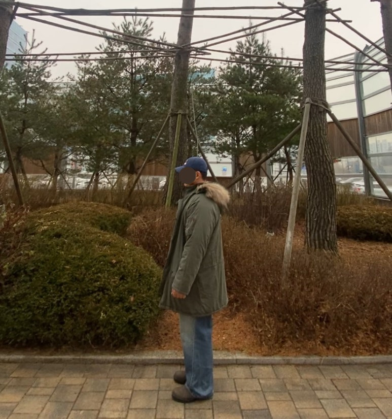 데일리룩('25. 12. 16.)휴먼앤캣 파운드3 스톤워싱 볼캡, 로스코 9963 N-3B 파카 점퍼, 아웃스탠딩 NAVY 맨투맨, 에러스익셉티드 왁스드데님팬츠, 블런드스톤 585