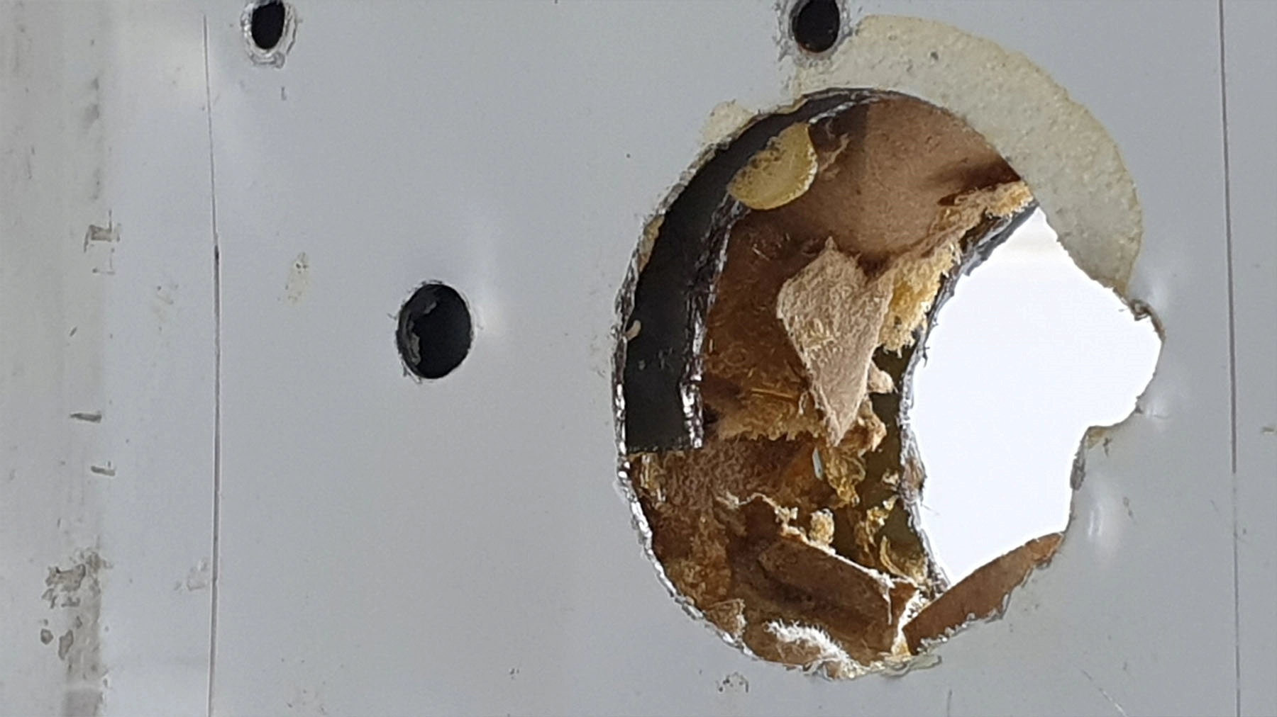 구멍 뚫은 모습