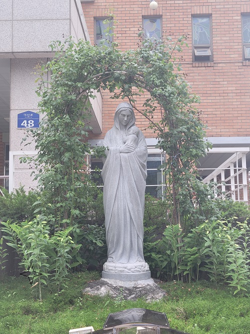 청주 성모성심성당 성모자상