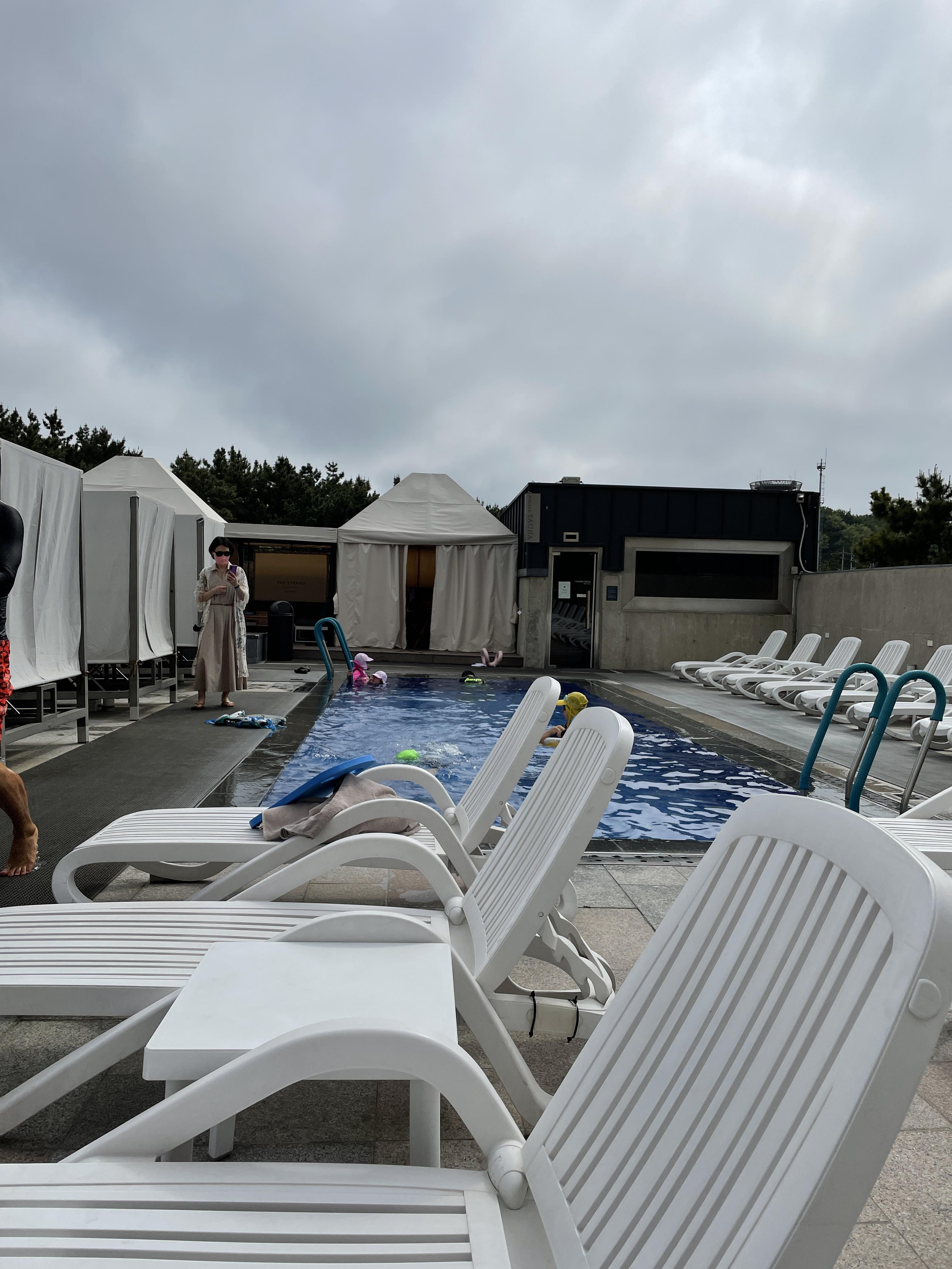 네스트호텔 수영장 더 스트란드