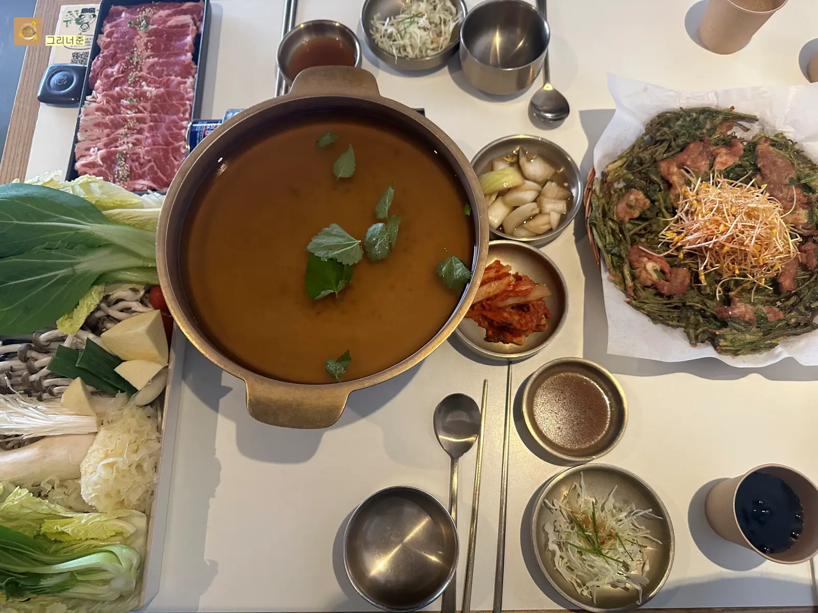 미미옥-2인-한상차림-샤브샤브-살치살-한돈-미나리전-반찬