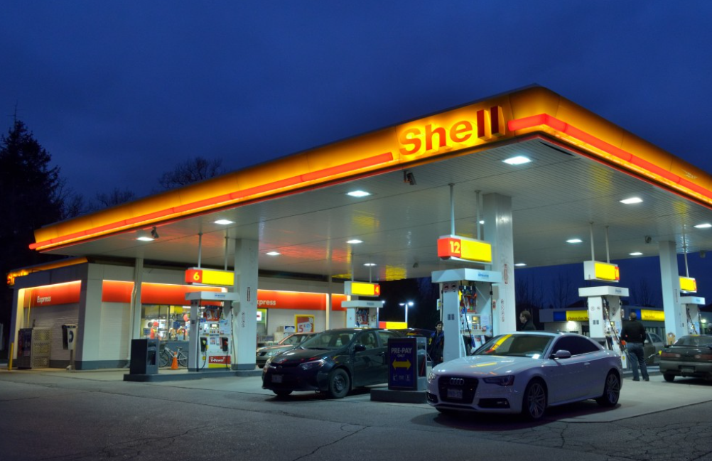 유가의 상승이 일상생활에 미치는 영향을 보여주는 사진