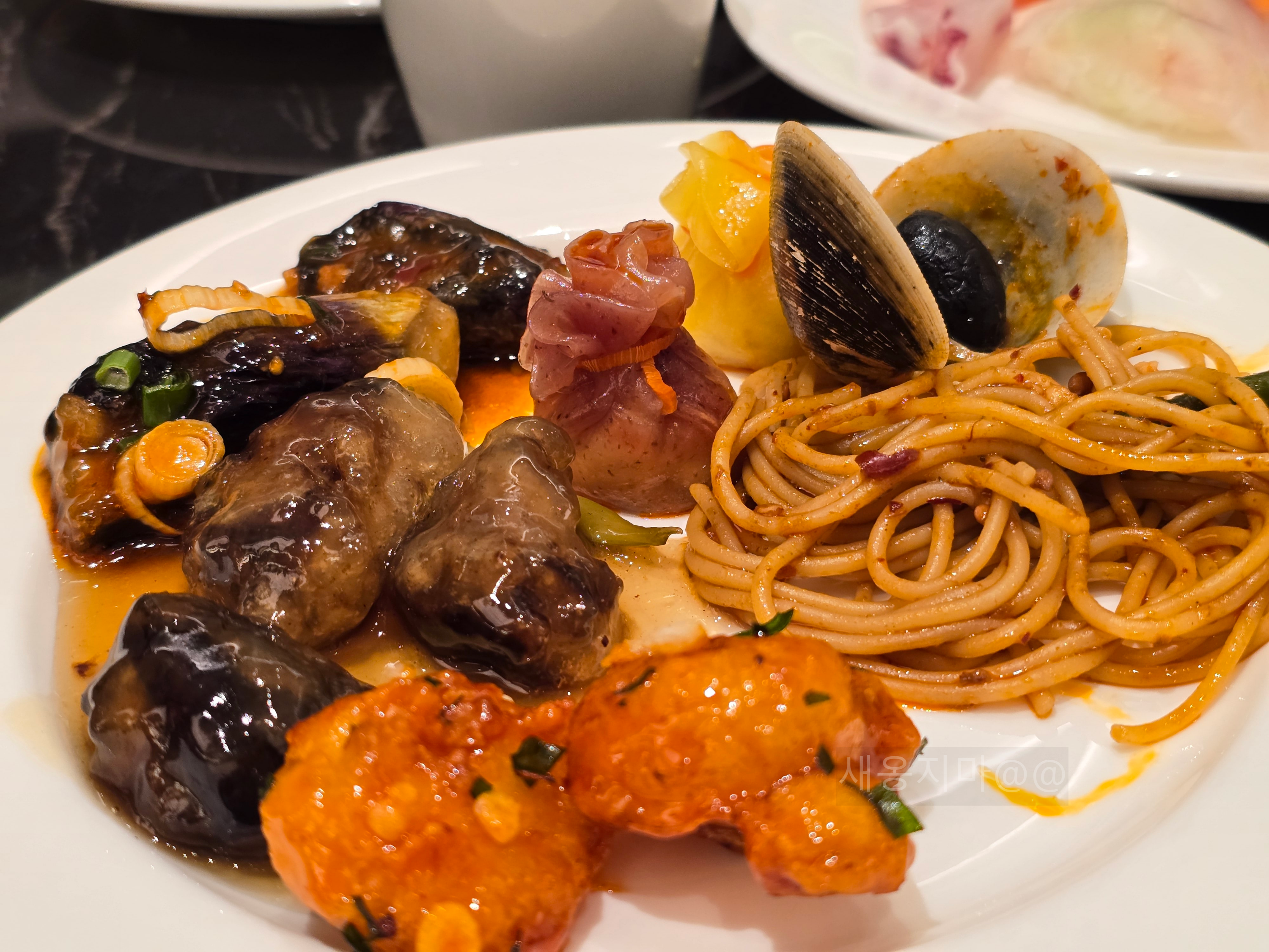 디오디아-어향가지-탕수육-접시