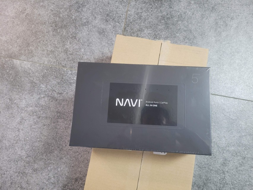 메이튼 무선 카플레이 안드로이드 오토 모니터 올인원 내비 박스 외관