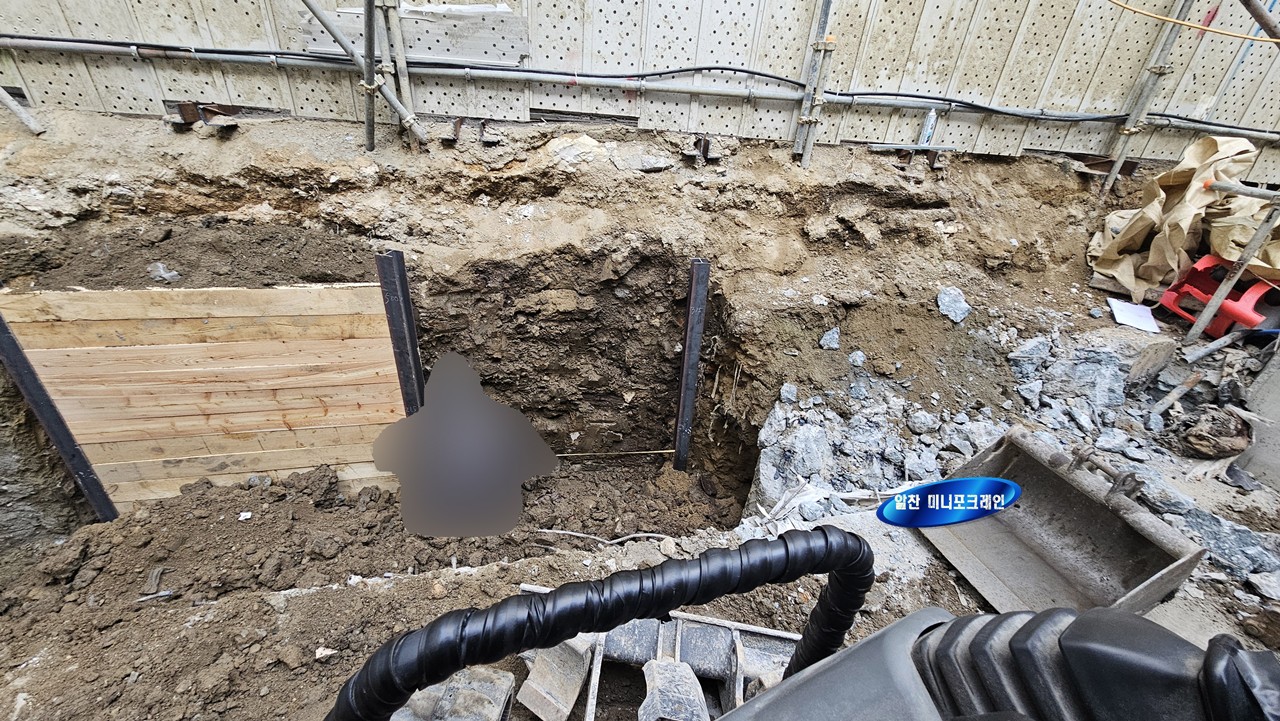 H빔 설치후 토류판 설치중