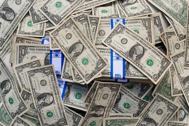 달러지폐무더기사진