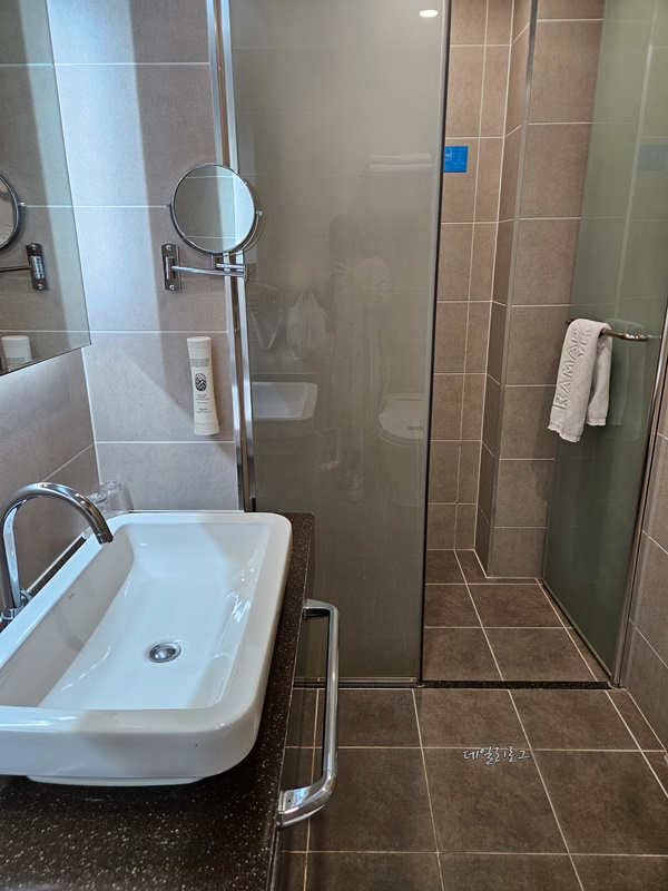 라마다호텔_객실_샤워룸