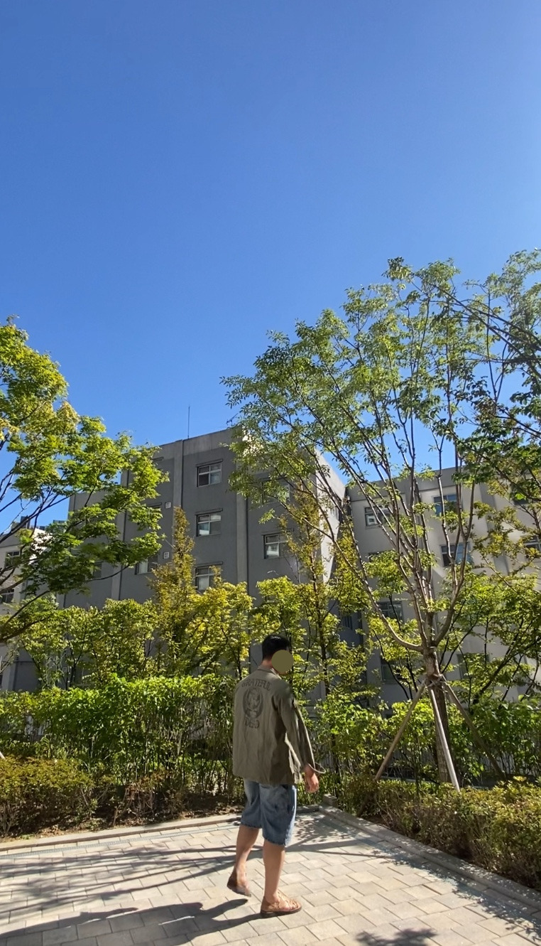 데일리룩(2024. 9. 24.)OG-107 자켓 셔츠, 무신사스탠다드 티셔츠, 디미트리블랙 카펜터 버뮤다 데님 팬츠, 츄바스코 샌달 신발, 카시오시계 A158W-1 클래식 실버