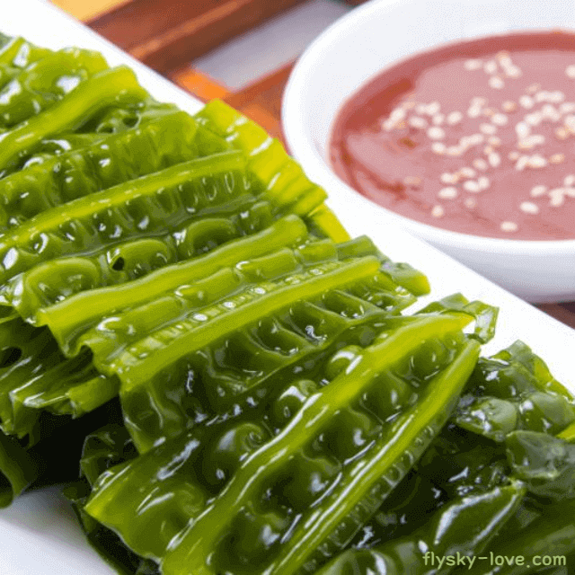 데친 곰피와 초고추장