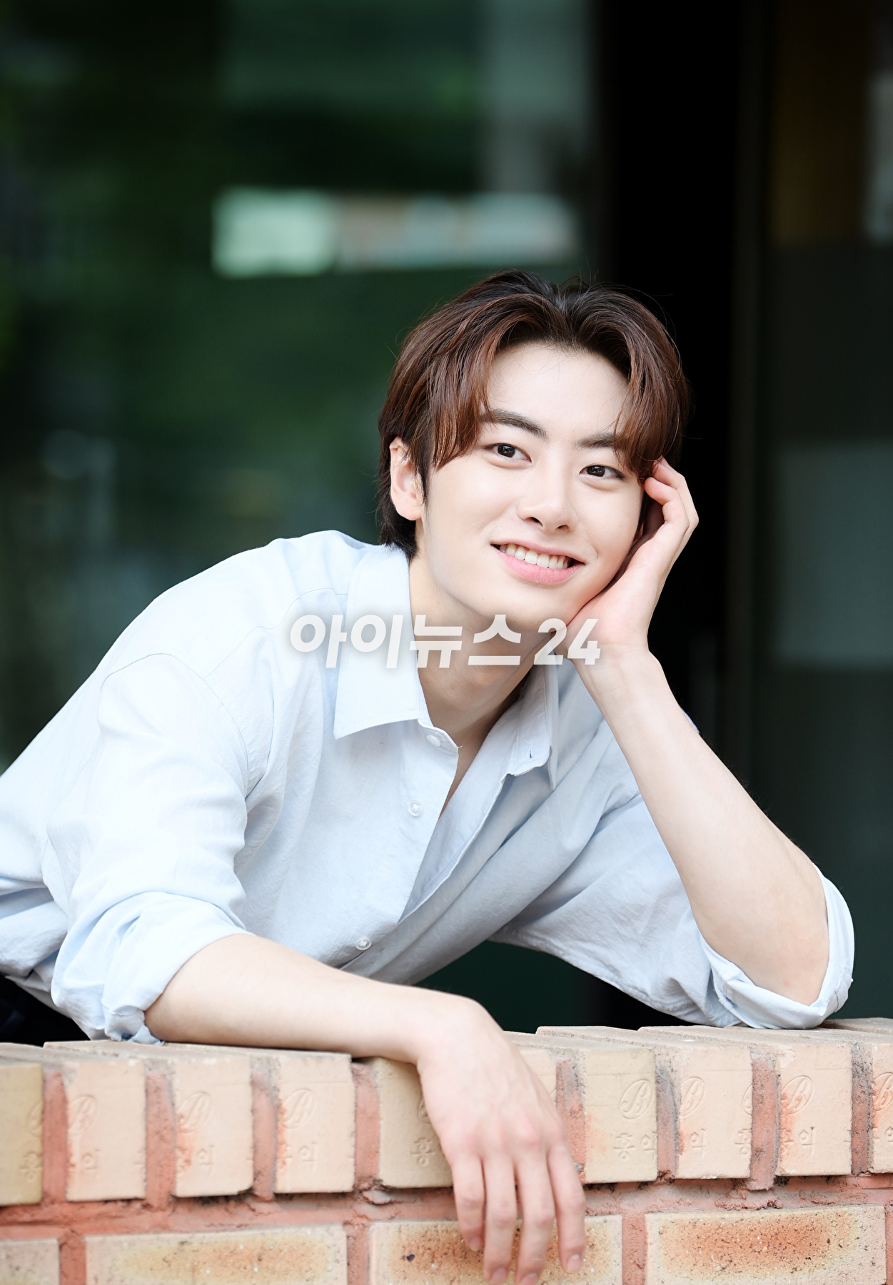 최근 종영한 KBS 2TV 월화드라마 '어쩌다 마주친, 그대'에서 꿈 많은 음악소년 '백희섭' 역을 맡아 열연한 배우 이원정이 28일 서울 마포구 상수동 인근에서 진행된 조이뉴스24와의 인터뷰에 앞서 포즈를 취하고 있다. [사진=정소희 기자]