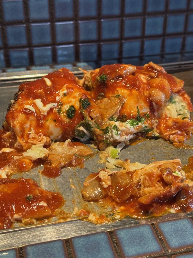 토마토 돼지고기 오코노미야끼 단면