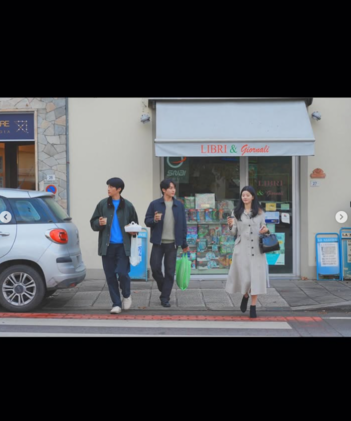 피렌체에서 제연만 바라보는 지민 SNS이미지