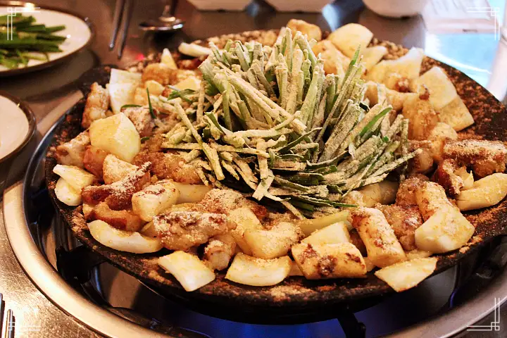 생생정보 곱창 구이 마늘 가루 눈 내린 곱창 대파김치 맛집