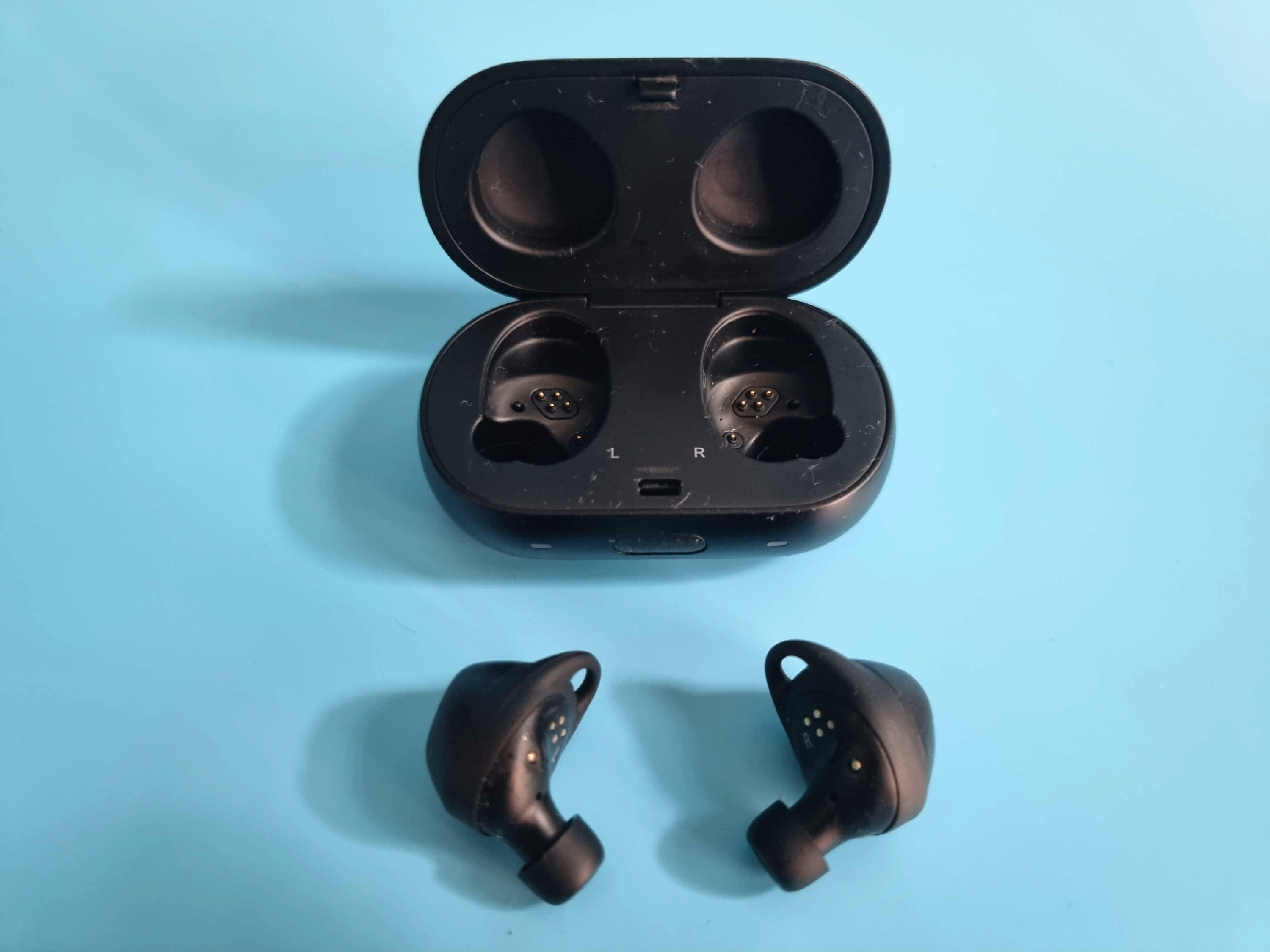 기어 아이콘X 케이스와 무선 이어폰 2개