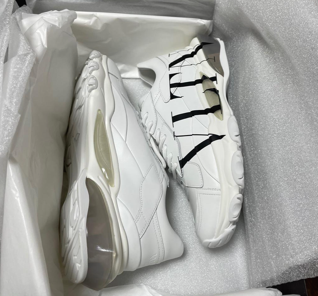 머스트잇 쇼핑몰에서 구매한 발렌티노 바운스 스니커즈