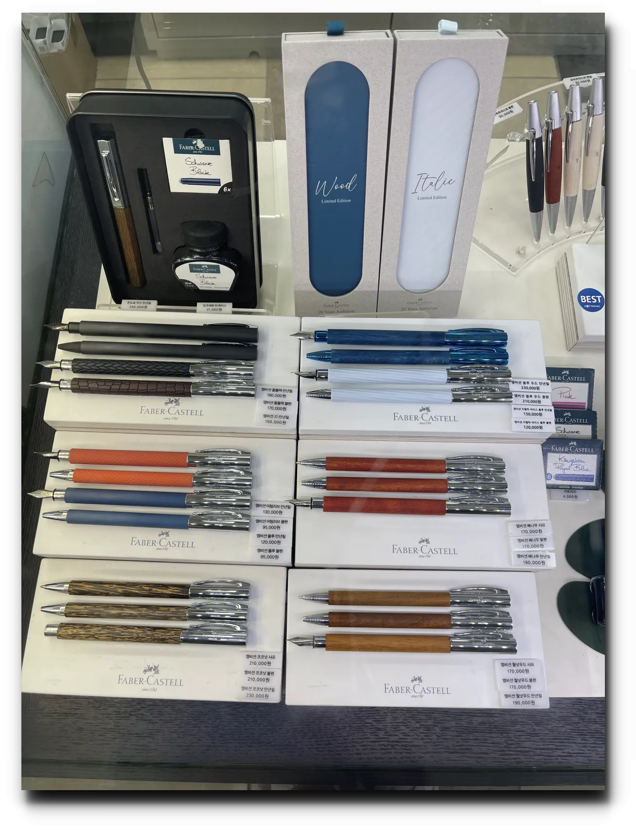 볼펜-만년필-진열-첫째