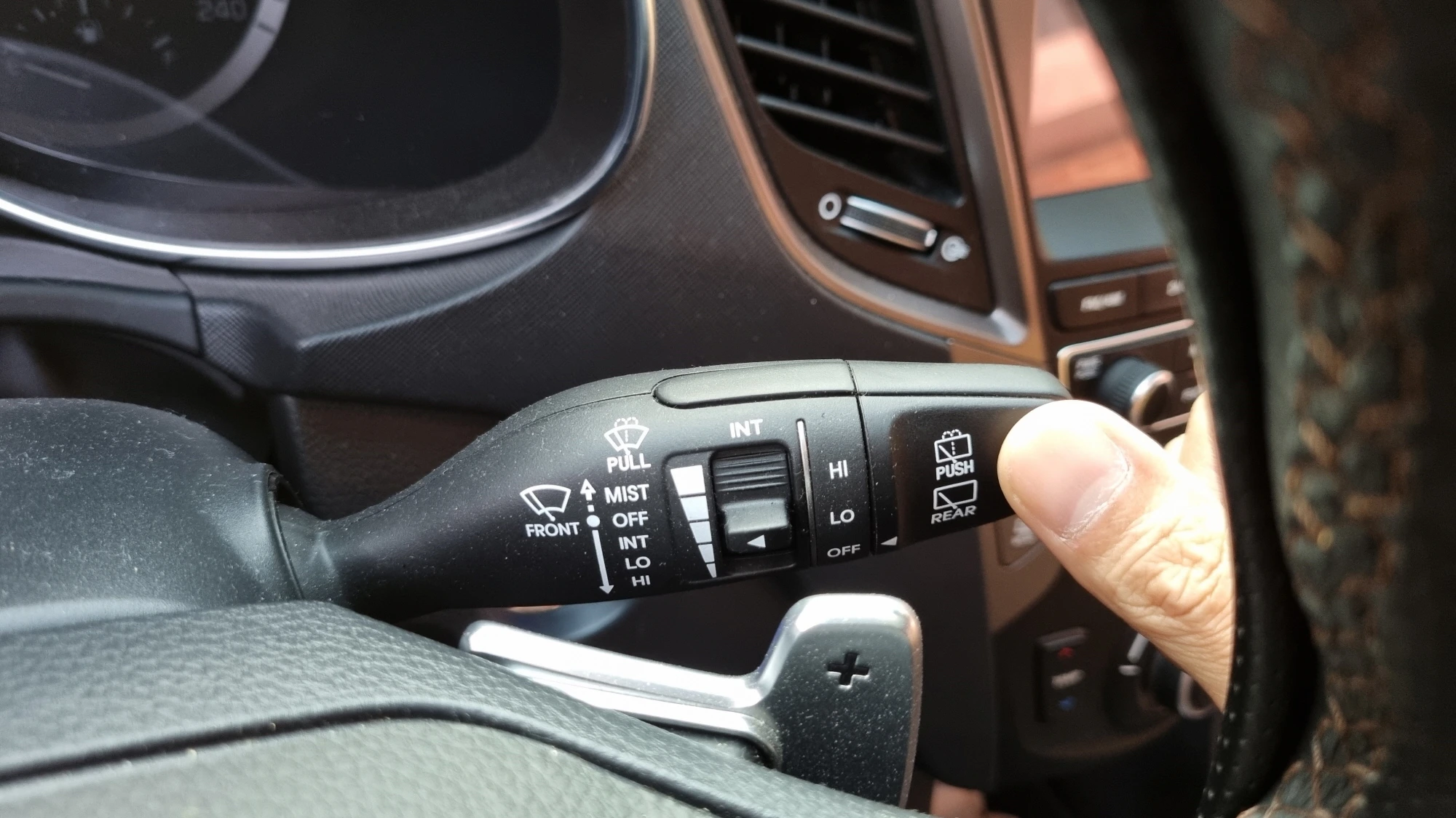 뒷유리 워셔액 뿌리는 방법