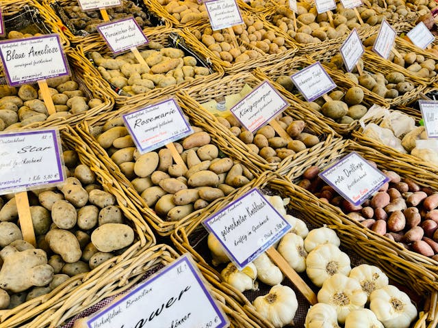 싹 난 감자 재활용 하나로 욕실 거울·타일이 새것처럼 변했습니다