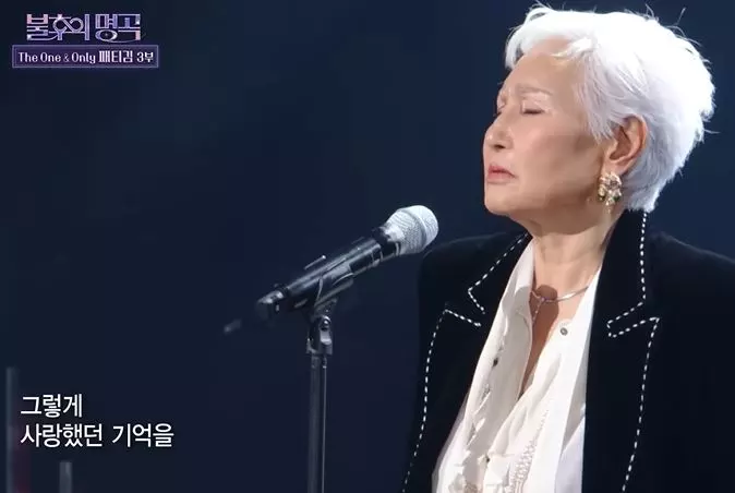 불후의 명곡 방송에서 패티김이 노래하는 모습