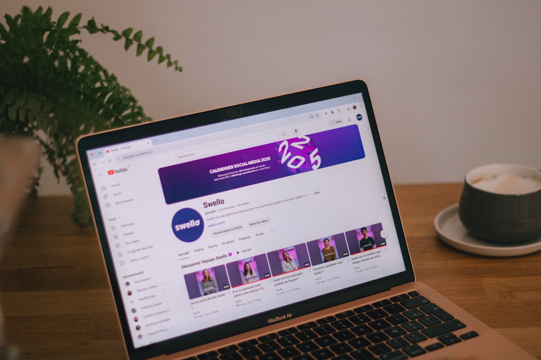 'YouTube'