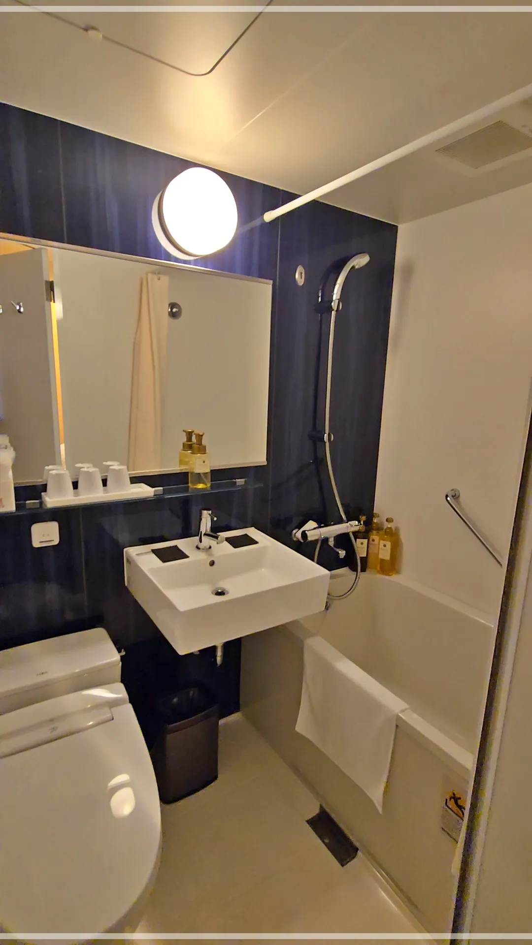 일본-오사카-히노데-호텔-닛폰바시-숙소-화장실-모습