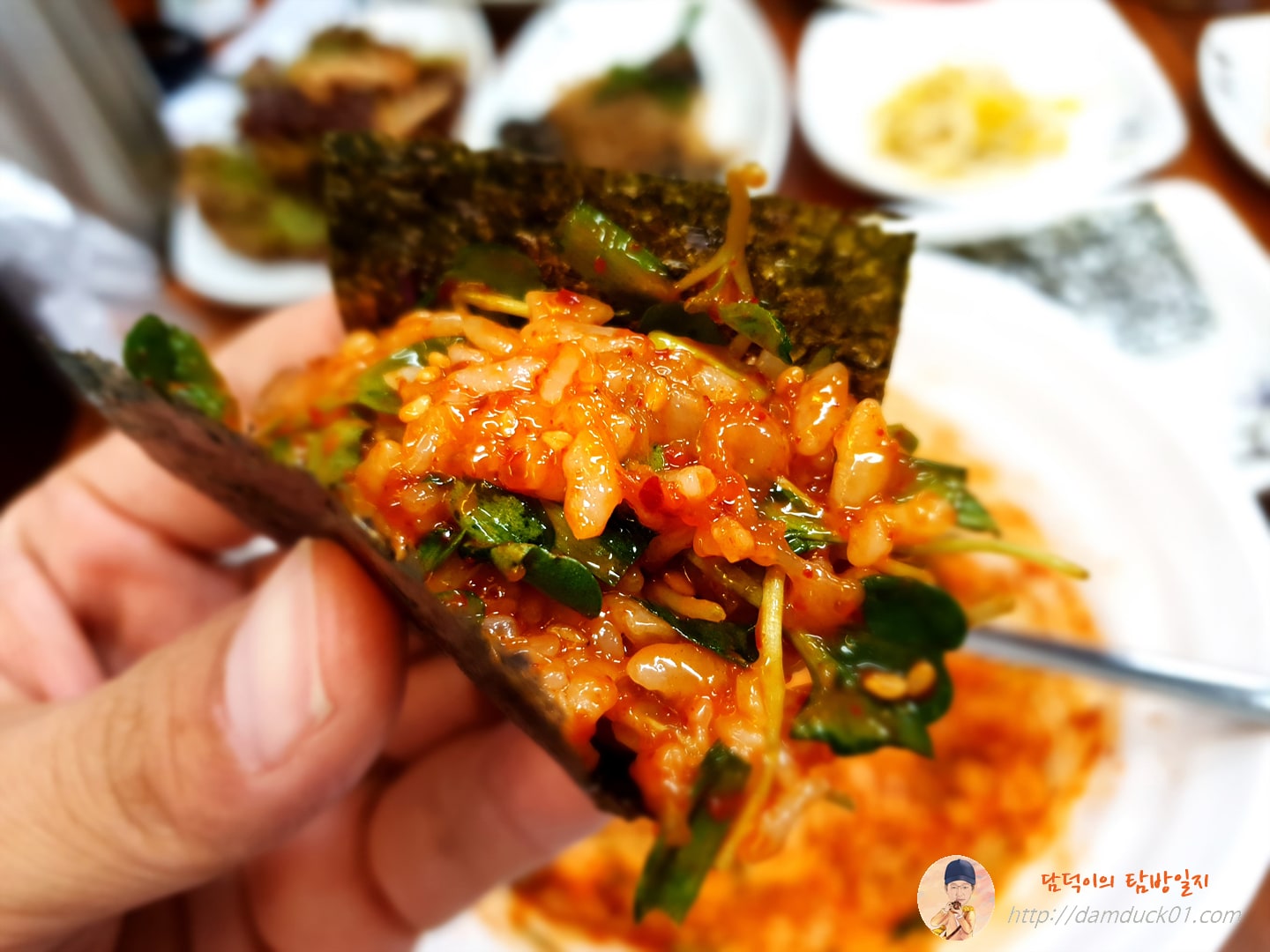 양념 게살 비빔밥 김에 싸 먹기