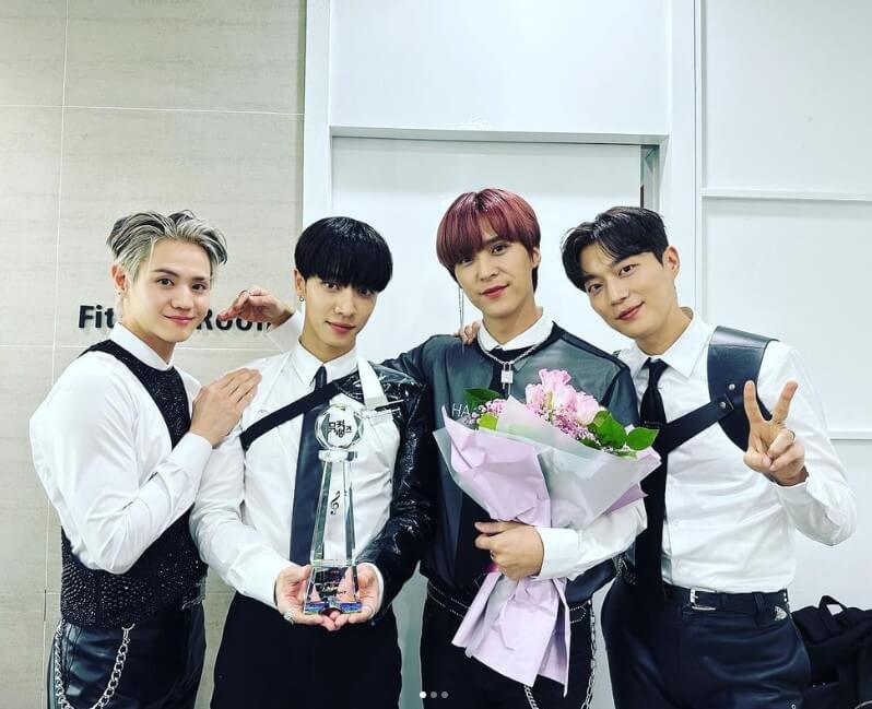 손동운 인스타그램에서 캡처한 하이라이트 멤버 전원 사진