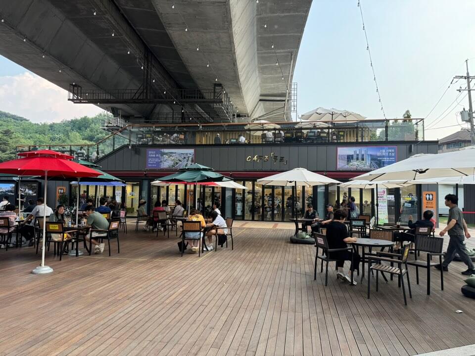 카페폭포 1층 모습