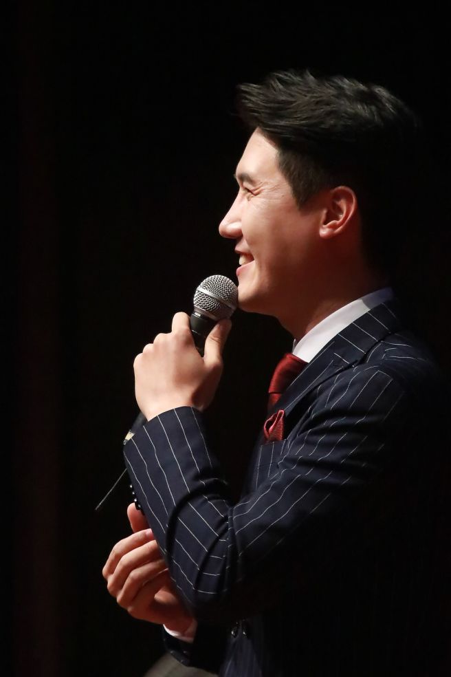 신성 데뷔 및 가수 활동