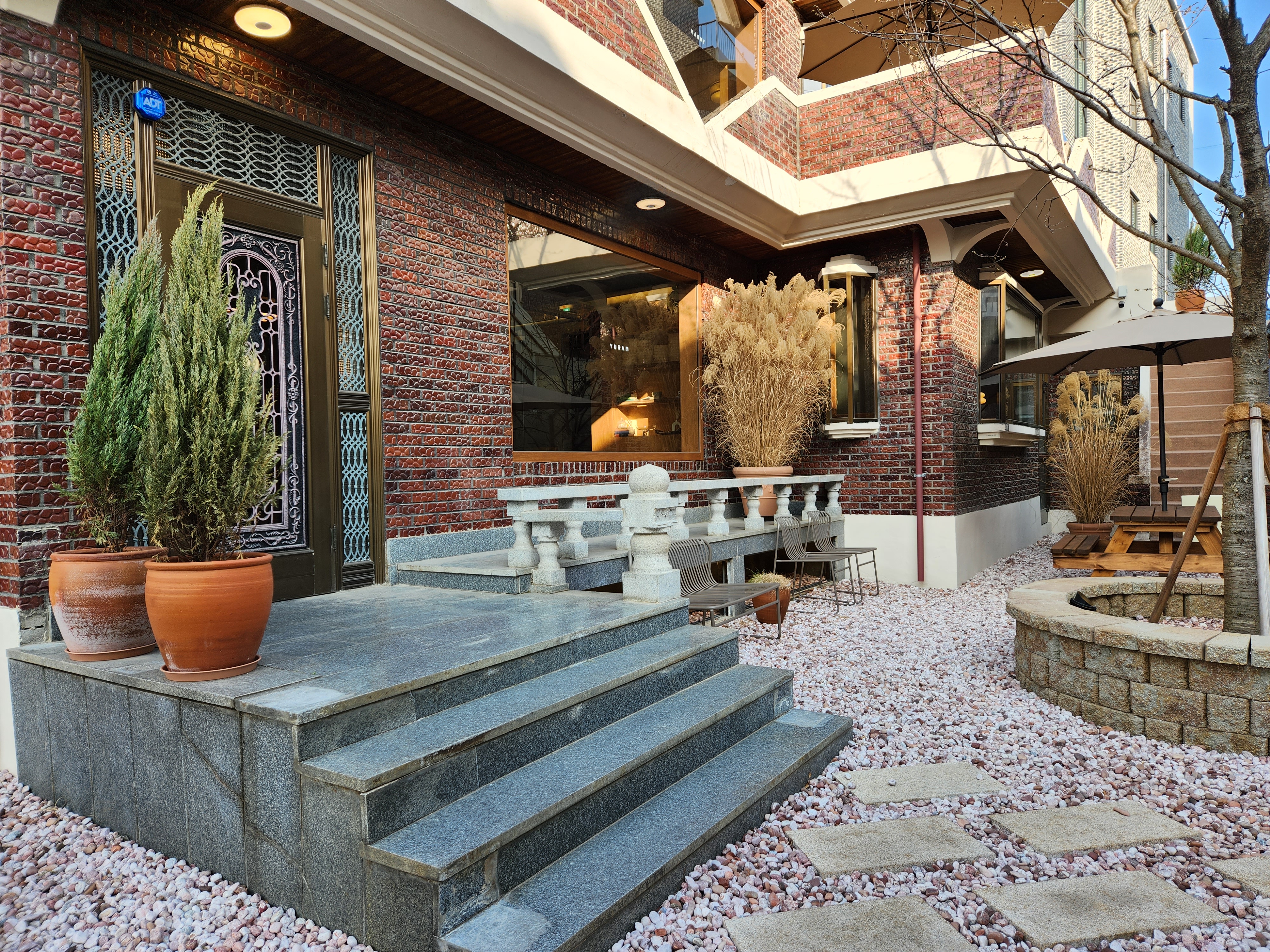 카페 "유람" 입구