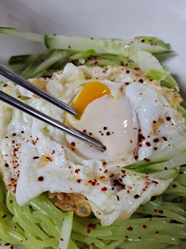 간짜장 노른자 터치다