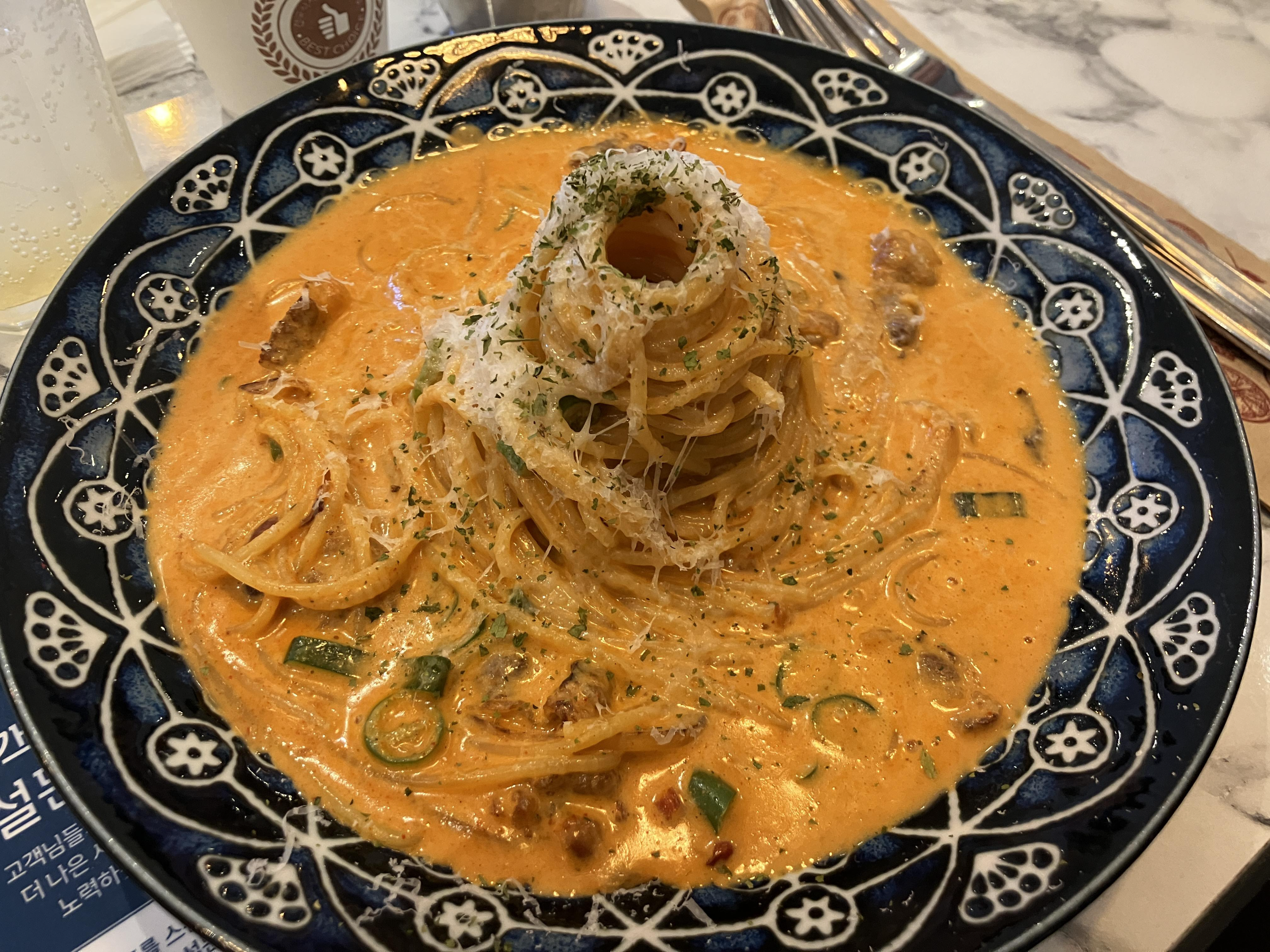 롤링파스타 매운 크림 파스타