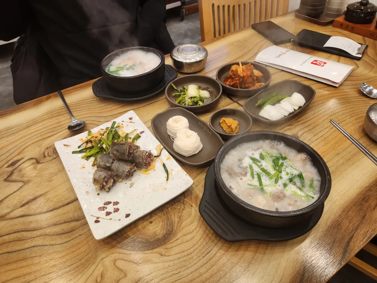 은평구-구파발-순대국-맛집-고향옥얼큰순대국-주문-메뉴-수육국밥-순대국-사이드-접시순대