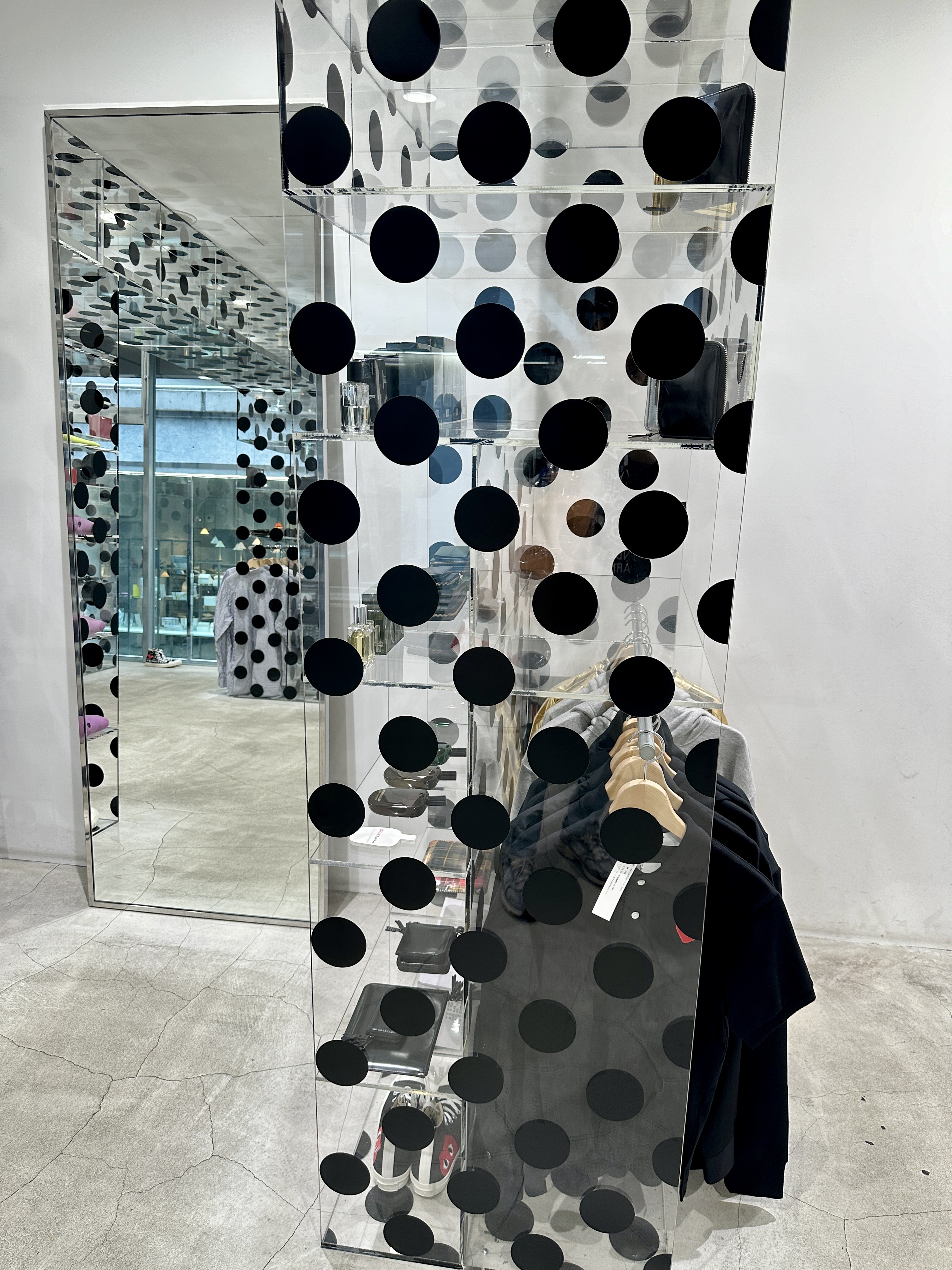 꼼데가르송 의류들