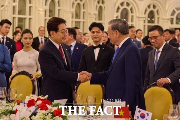 이 대통령 탕롱황성 친교 행사와 태극기 패션 외교의 핵심 정리: 베트남 순방 마무리