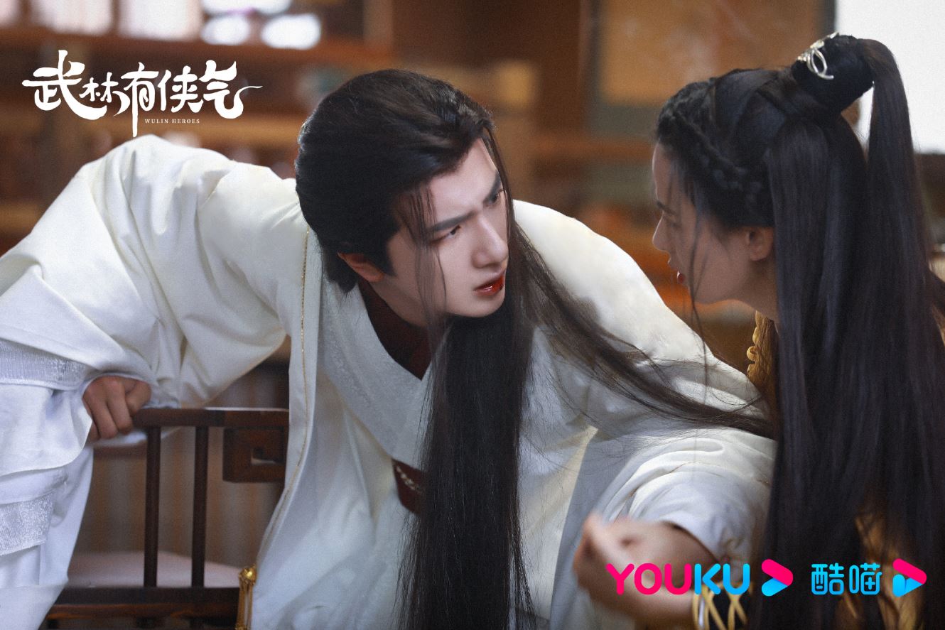 피흘리는-백악과-그를-부축하는-엽혜