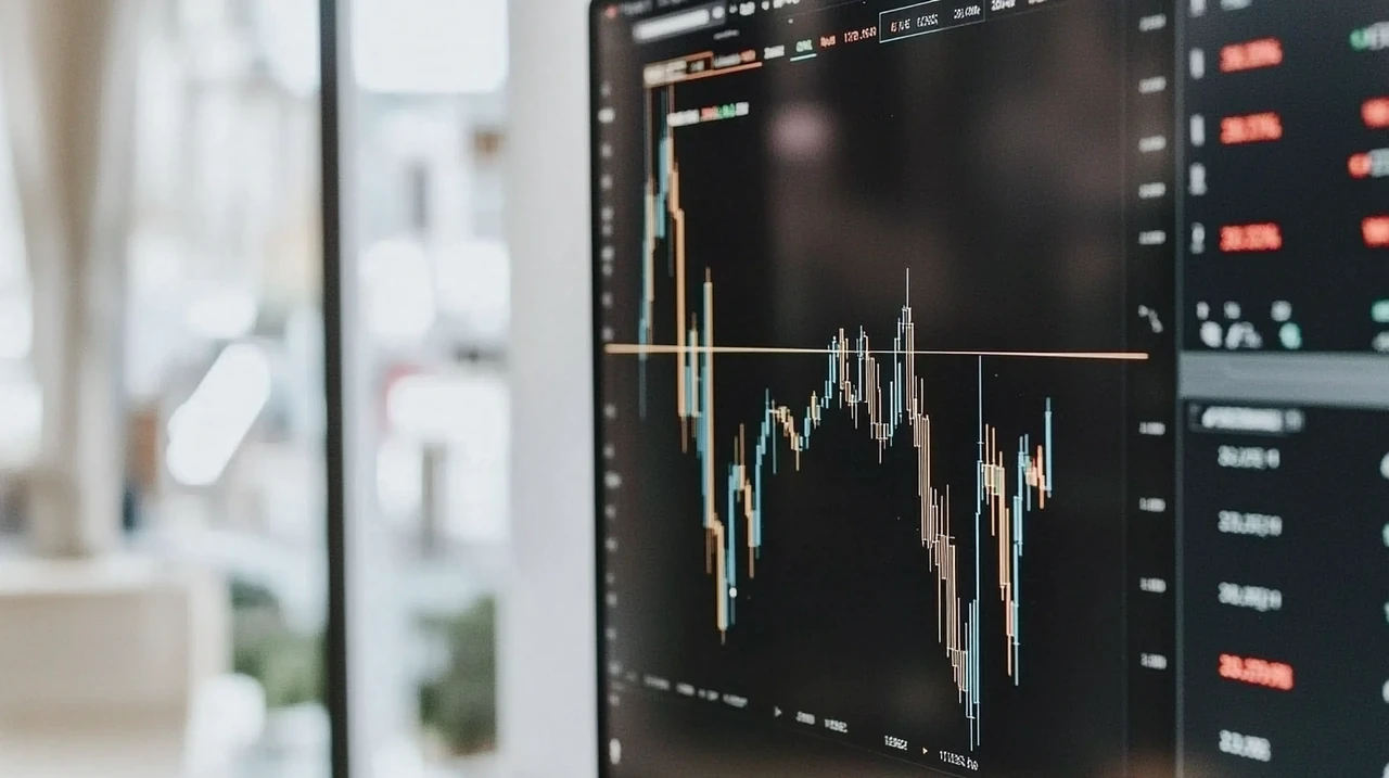 2025년 나이키, FedEx, 마이크론의 실적공개에 따라 등락을 보이는 미국 ETF 순위 차트, 변화하는 ETF 비교, 미국 주식, 투자전략, 금융데이터가 동적으로 표현됨
