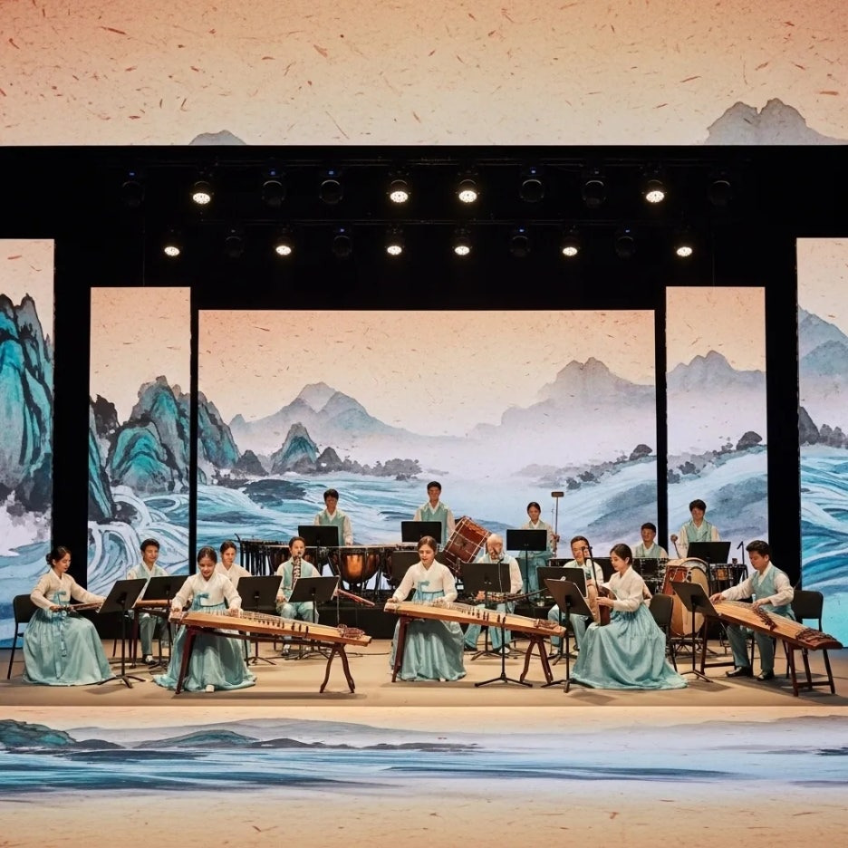 동서양 음악이 어우러진 웅장한 무대