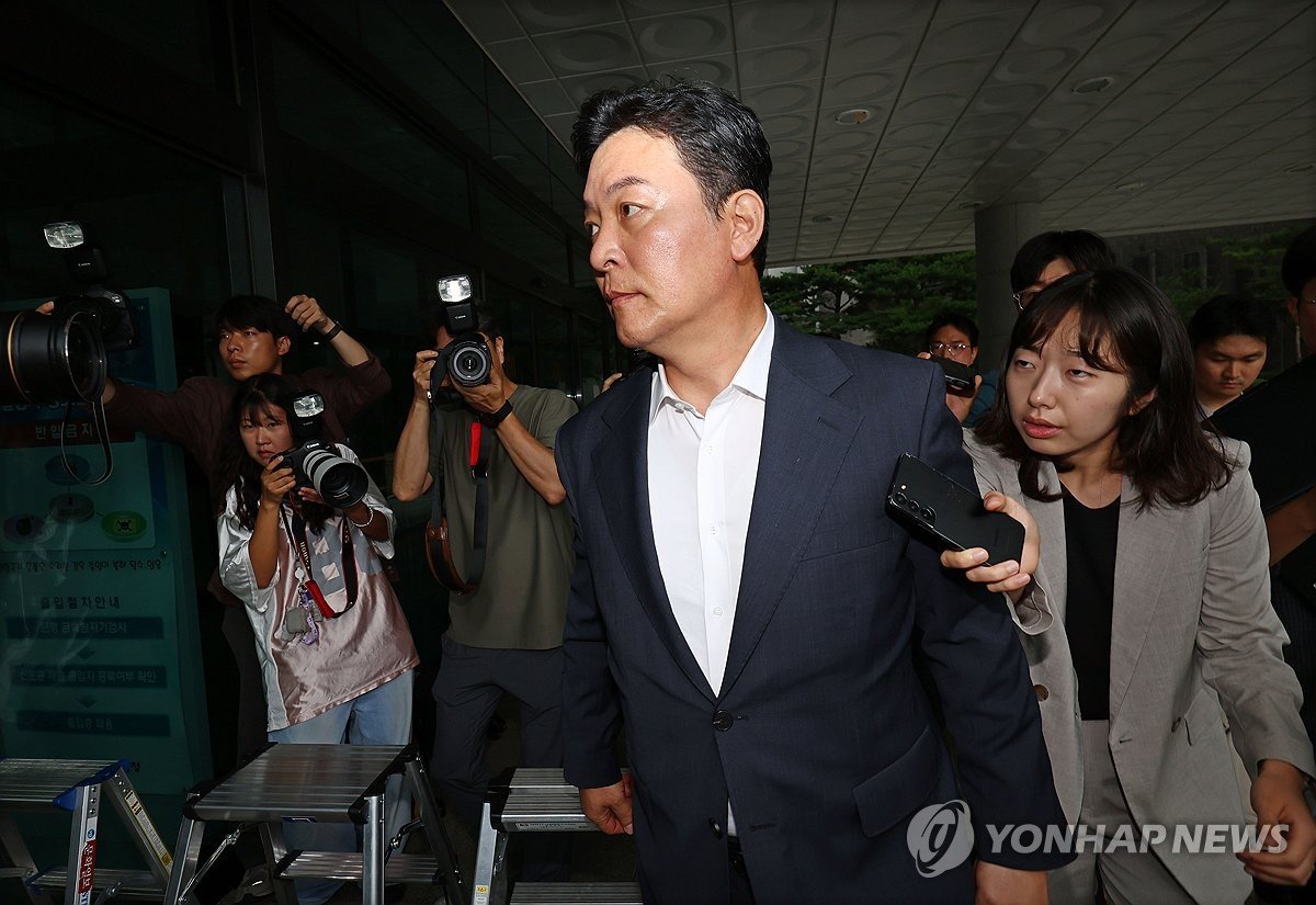 윤석열 전 대통령의 핵심 측근들이 최근 진술을 대거 번복
