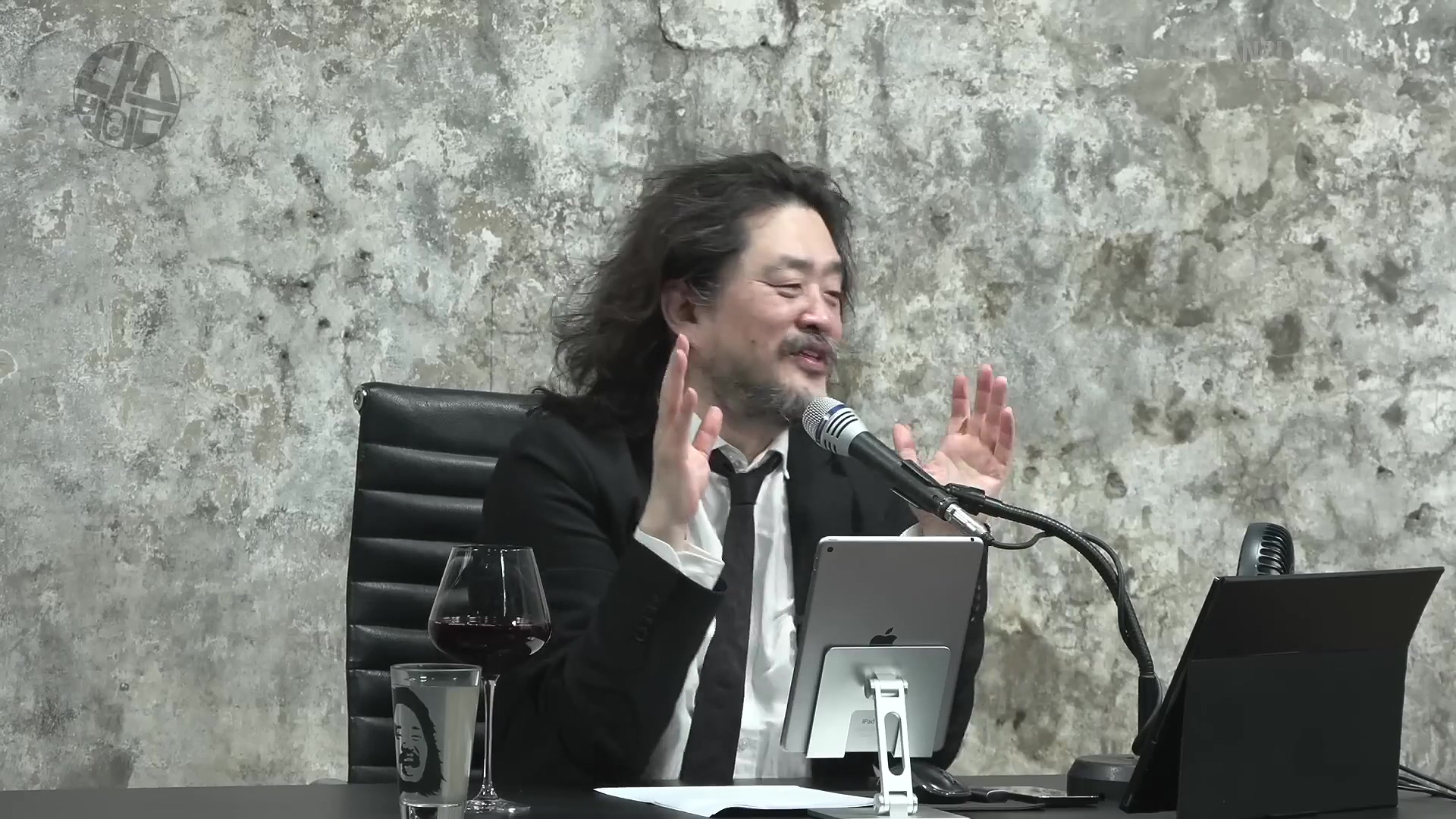 [김어준의 다스뵈이다] 372회 김건희가 수장고에 들어간 까닭, 트럼프 3선 가능한가, 보이스피싱 퇴치법.mp4_20251101_121019.925.jpg