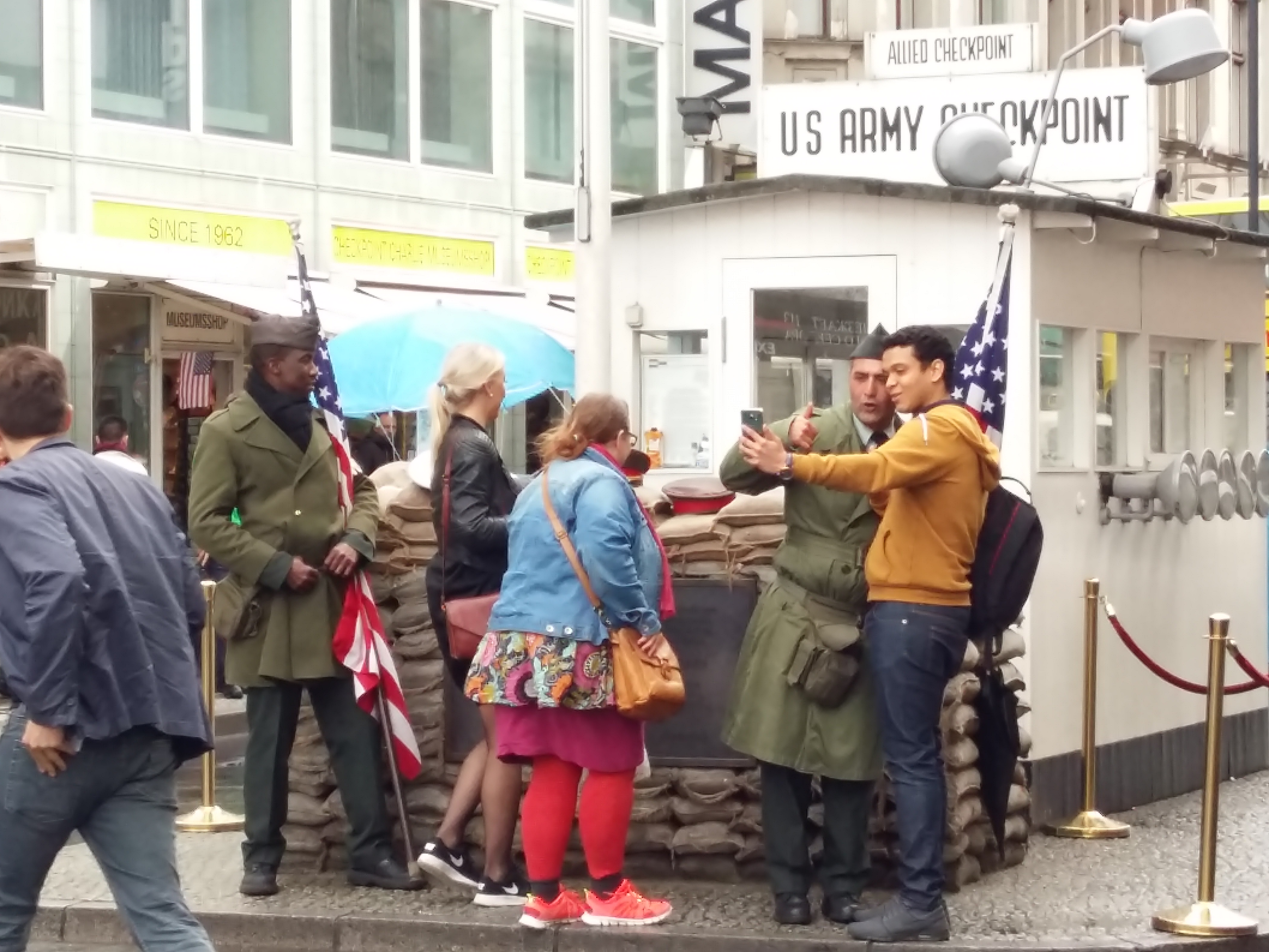 독일 베를린 장벽과 이스트 사이드 갤러리 앞 미군 진출 재현