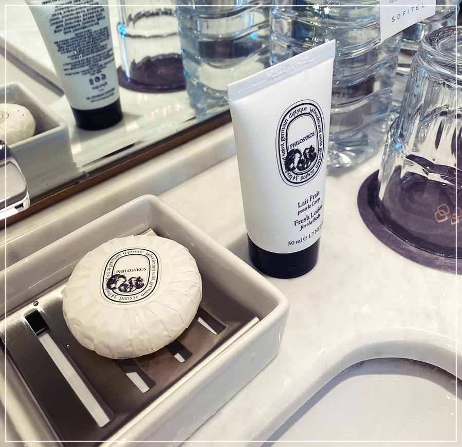 호캉스-소피텔앰배서더-수영장-12