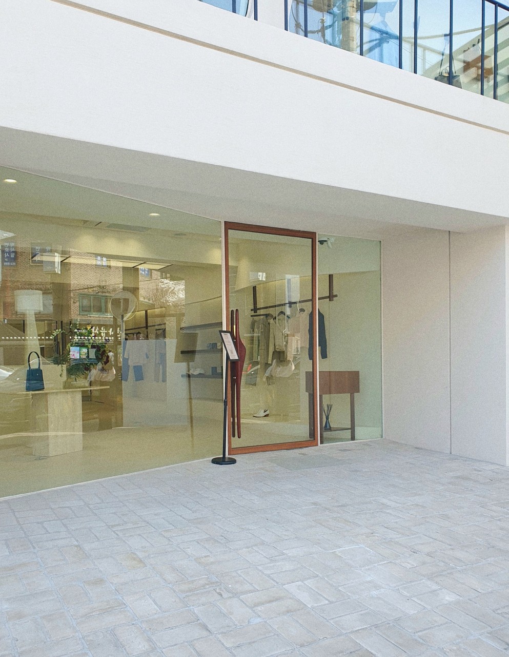 강민경 건물 아비에무아 매장 사진