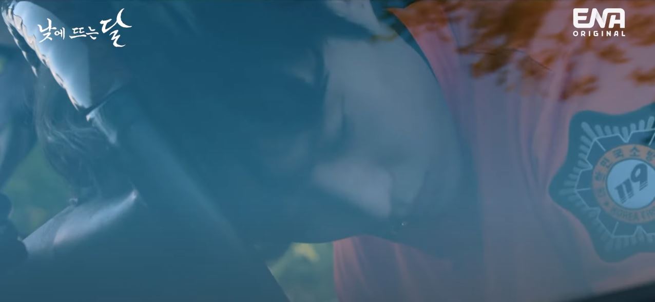 낮에뜨는달_1회