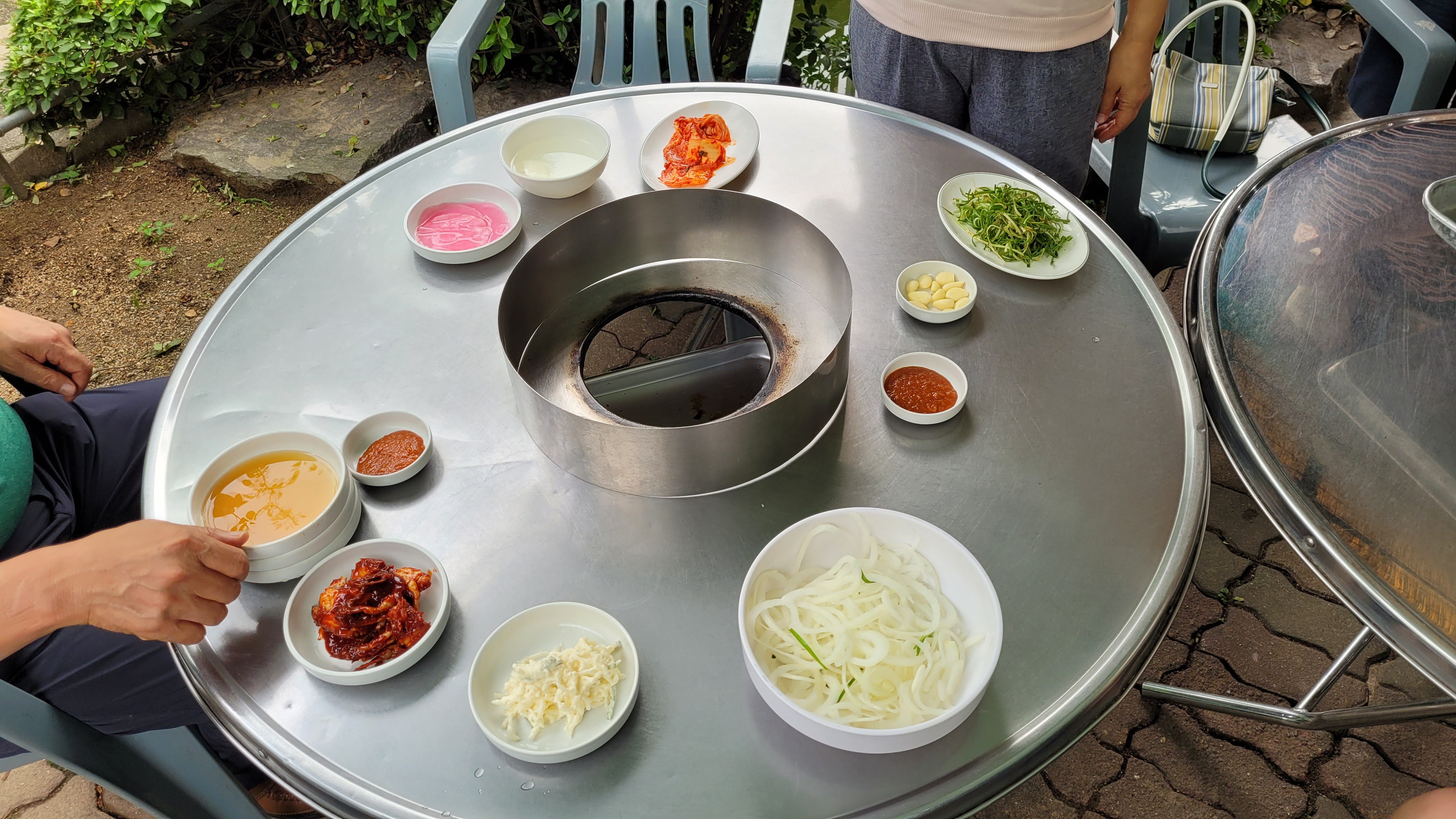 무쌈 및 소스 등 기본 세팅