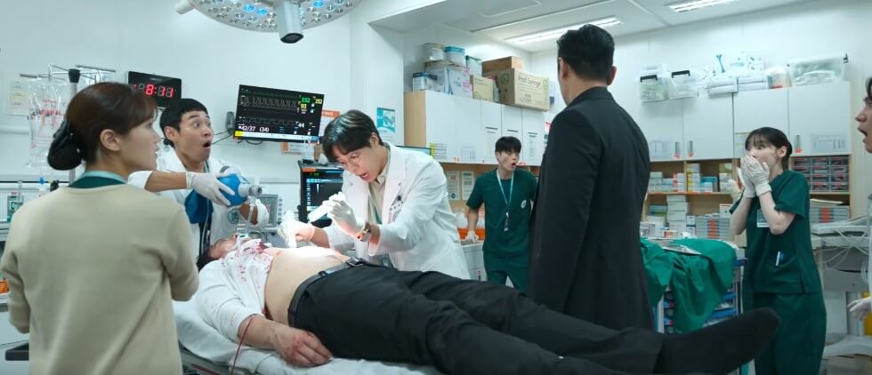 의사들이-환자를-응급처치하고-있습니다.