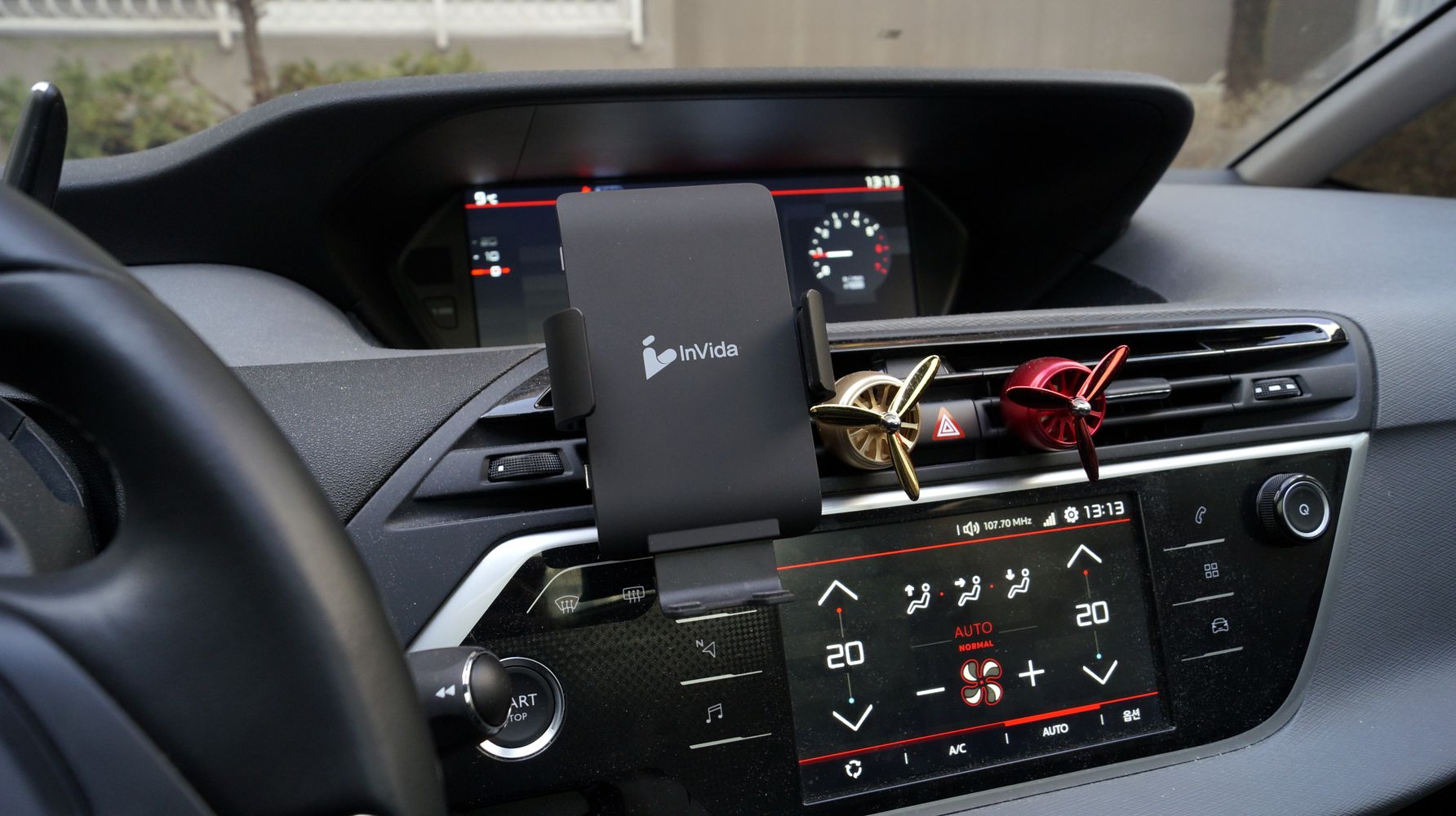 고정력이 좋은 인비다 차량용핸드폰거치대 후기