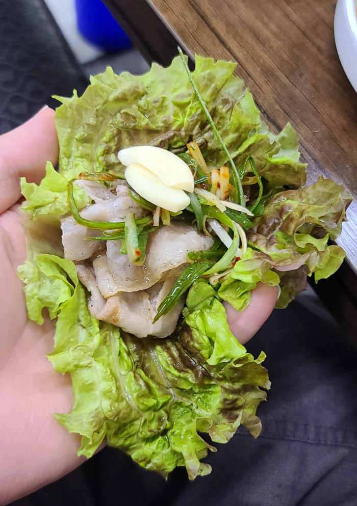 황금대패삼겹살 가격표 저렴한고기 정직한식당 대패삼겹살 먹음직스러운 대패삼겹살 한쌈