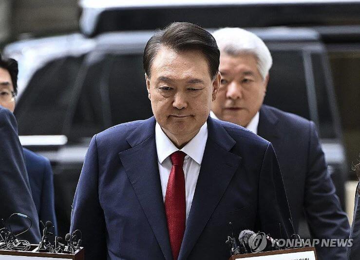 법원에 출석하는 윤석열 전대통령