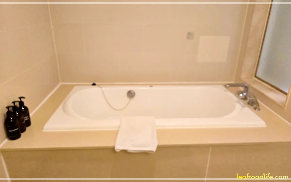 제주-휘닉스-아일랜드-A동-로얄-온돌방-침대방-화장실-욕조